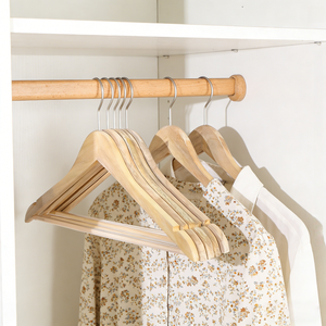 Percha <span class=keywords><strong>de</strong></span> madera <span class=keywords><strong>de</strong></span> alcanfor con logotipo personalizado, antideslizante, sin marcas, <span class=keywords><strong>de</strong></span> madera natural, con barra para pantalones - Product Image 2