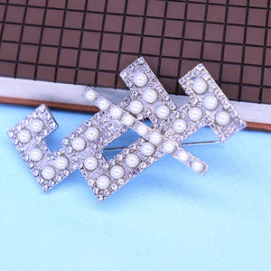 Broche en alliage métallique plaqué argent avec imitation de diamant et de perle, lettre grecque, membre de la sororité, Jack et Jill JJ - Product Image 4