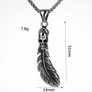 สร้อยคอจี้รูปหัวกะโหลกขนนกสแตนเลสสำหรับผู้ชาย เครื่องประดับแฟชั่นสำหรับงานปาร์ตี้ ดีไซน์ไม่สมมาตร สไตล์เรขาคณิต - Product Image 5