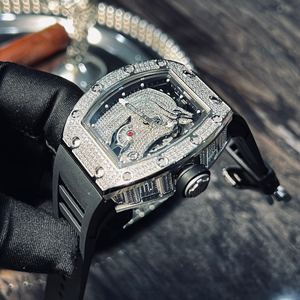 Reloj Mecánico de Lujo de Alta Calidad con Diamantes Completos y Piezas Hechas a Mano con Morganita, Disponible para Envío Inmediato - Product Image 3