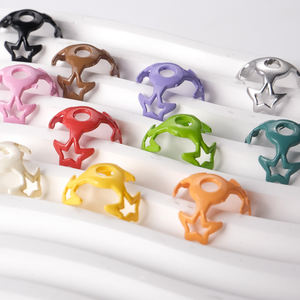 Titulares de flores de estrella de colores emparejados pintura brillante cuentas perforadas <span class=keywords><strong>zapatillas</strong></span> dibujos animados acrílico DIY joyería hebilla pulsera <span class=keywords><strong>material</strong></span> - Product Image 4