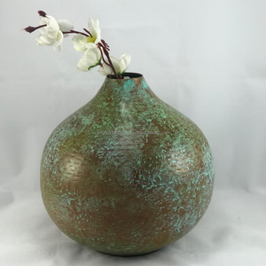 Jarrón de Flores de Hierro de Estilo Zen Asiático de Lujo y Alta Calidad, Martillado a Mano, Hecho a Mano, para Decoración del Día de los Inocentes, Uttar Pradesh - Product Image 2