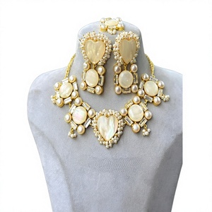 Ensemble collier et boucles d'oreilles en laiton plaqué or de qualité supérieure, avec perles, pour femme, tendance, idéal pour les fêtes, les fiançailles et les mariages, cadeau de bijoux - Product Image 2