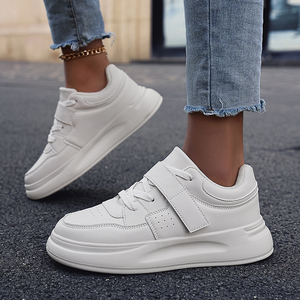 2024 nuovo stile da <span class=keywords><strong>donna</strong></span> scarpe da corsa da Tennis comode scarpe Casual alla moda scarpe da passeggio in <span class=keywords><strong>pelle</strong></span> sintetica bianche - Product Image 4