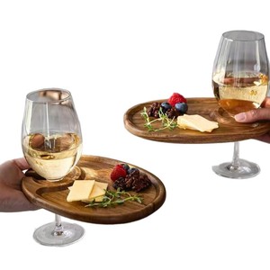 Plateau à steak en bois d'acacia Pengzhan, forme irrégulière avec porte-verre à vin, plateau de fête durable - Product Image 5