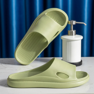 Nouvelles pantoufles d'été 2025 antidérapantes pour la maison, sensation de marcher sur des nuages, pour salle de bain - Product Image 4