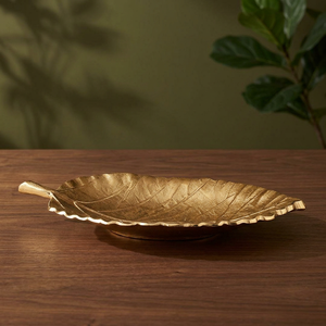 Bol en céramique en forme de feuille dorée, fait main, sculpté, style glamour, plat de service parfait pour la présentation des aliments lors de fêtes - Product Image 3