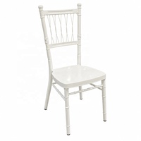 Chaises blanches empilables d'extérieur pour événements, location hôtelière, mariage, salle de banquet, chaises Chiavari à dossier croisé en métal