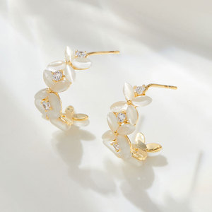 Flower C-Shaped Hoop Earrings 14k Gold Clasp Setting Party Women's Jewelry - Product Image 1