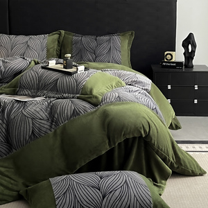 Copripiumino da letto caldo lavabile a macchina in velluto in poliestere antistatico con stampa semplice Set di quattro pezzi - Product Image 3