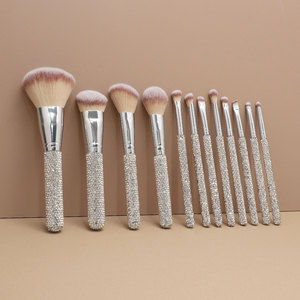 ชุดแปรงแต่งหน้าเพชร 12 ชิ้น HMU Custom Logo ประดับคริสตัลสีชมพู พร้อมกล่องของขวัญ - Product Image 1
