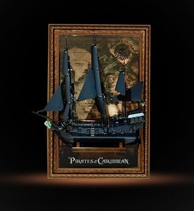 Marco de Exhibición y Almacenamiento de Pared, Diseño Retro Americano de Barco Pirata <span class=keywords><strong>del</strong></span> <span class=keywords><strong>Caribe</strong></span> con Calaveras Entrelazadas, Material PS, Color Negro <span class=keywords><strong>Perla</strong></span> - Product Image 1