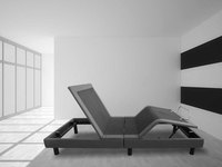Modernes Kingsize Tragbares Bettgestell mit Kabelloser Fernbedienung und Massagefunktion für Wohnzimmer und Hotel, Holzplatte, 750 lbs Tragkraft