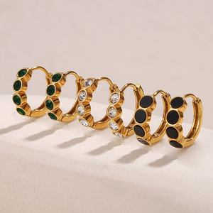 Boucles d'oreilles Huggie en alliage de zinc, serties de zircon géométrique, pour femme, idéales pour les soirées - Product Image 1