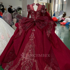 Vestido de Novia Moderno de Lujo Xs272, Estilo Princesa, Color Rojo, Escote Corazón, Mangas Largas, Cola de Capilla, Diseño sin Espalda, Bordado con Cuentas - Product Image 5