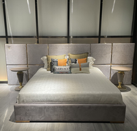 Moderne Möbel Extragroßes Bett Italienisches Designer-Möbelstück Geräumiges Schlafzimmermöbel Multifunktionales Luxusbett aus Nubuk-Stoff