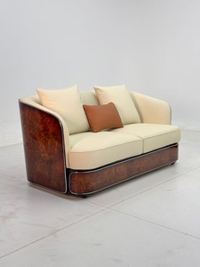Divano Chesterfield di Lusso Italiano a Tre Posti per Soggiorno, Design Minimalista in Impiallacciatura di Legno, Vera Pelle, Arredamento per Hotel - Product Image 3