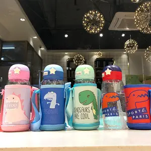 Vente en gros de gobelet à eau créatif pour enfants gobelet en plastique de grande capacité gobelet mignon petit dinosaure avec paille usine