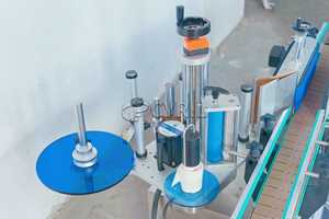 Un rollo y una etiqueta, rápido, estable, preciso y despiadado: La máquina etiquetadora de frotamiento y laminación duplica la eficiencia - Product Image 6