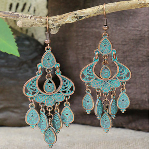 Boucles d'oreilles pendantes bohèmes plaquées argent avec pompons, bijoux raffinés pour femme, à porter au quotidien - Product Image 3