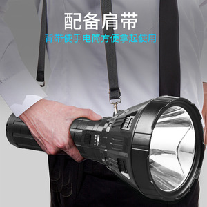 P90 ไฟฉาย LED 1000M ลำแสง USB แบบชาร์จไฟได้ ไฟฉายรักษาความปลอดภัยกลางแจ้งแบบซูมได้ - Product Image 3