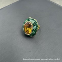 Ensemble quatre pièces en laiton turc incrusté d'aventurine changeante de couleur (bague, collier, bracelet, boucles d'oreilles) – Luxe discret et lumineux