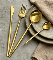 Ensemble de couverts de luxe Royal Wedding 4 pièces en acier inoxydable plaqué or poli miroir style nordique, titane, pour cadeaux et usage alimentaire