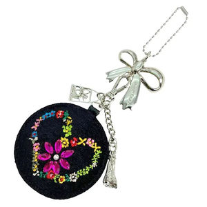 กระเป๋าสะพายไหล่สไตล์ชาติพันธุ์ลำลองสำหรับผู้หญิง ทำจากหนัง ตกแต่งด้วยลายดอกไม้สีสันสดใส ประดับด้วยอัญมณี ดีไซน์เย็บปักถักร้อย พร้อมซิปเปิด-ปิด - Product Image 5