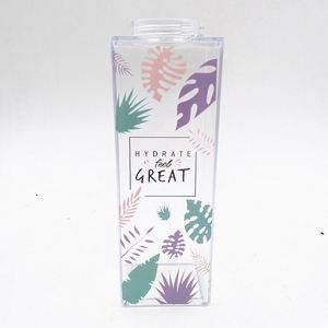 Bouteille d'eau portable carrée en plastique transparent, anti-fuite, lavable au lave-vaisselle, avec couvercle à petite ouverture, idéale pour les fêtes – Vente en gros, personnalisable, mignonne et créative - Product Image 5