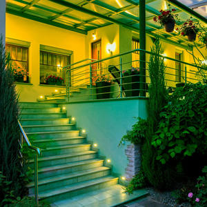 Ampoule LED PAR 38 verte IP65 E27 15W - idéale pour l'éclairage extérieur, résistante à l'eau et écoénergétique. - Product Image 2