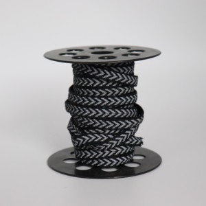 شريط تثبيت عاكس بنمط عظم السمك باللونين الأسود والرمادي، مصنوع من ألياف مخلوطة مقاومة للتآكل - Product Image 1