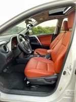 Toyota RAV-4 compacte d'occasion 2017, boîte automatique, faible consommation de carburant