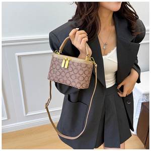 Pochettes en forme de boîte texturée de qualité supérieure pour femmes sacs à main de mode en gros - Product Image 4