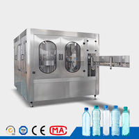 Machine automatique 3 en 1 pour le remplissage, le rinçage et le bouchage de bouteilles PET pour l'embouteillage d'eau pure, idéale pour les petites entreprises.