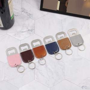 Porte-clés décapsuleur en cuir PU écologique et acier inoxydable, personnalisable avec logo, cadeau promotionnel - Product Image 2