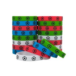 Bracelet en silicone de football, bracelet en caoutchouc imprimé Coupe du Monde, design géométrique, logo personnalisé, vente directe d'usine pour hommes et femmes - Product Image 3