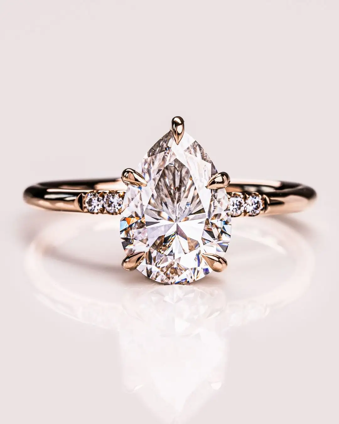 Redleaf cincin berlian wanita, perhiasan cincin berlian halus 18K bentuk pir Cut VVS Moissanite