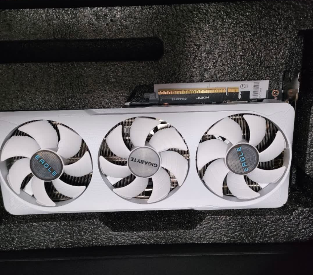 GIGABYTE Eagle OC Ice RTX 5070 8GB DDR7 SFF-Ready 3xDP2.1a DirectX12 2587MHz New Workstation Desktop Fan Graphics Card