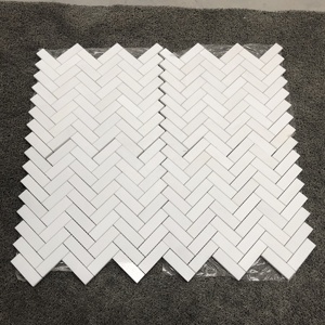 Mosaico de Mármol Blanco Cristalino con Diseño Moderno en Espiga de 10 mm para Paredes Interiores - Product Image 4