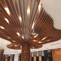 Structure d'art 3D personnalisée en gros, déflecteur en tube carré d'aluminium courbé pour la décoration de piliers de grands espaces commerciaux