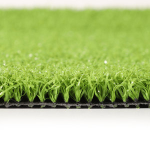 Pelouse de golf artificielle <span class=keywords><strong>vert</strong></span> <span class=keywords><strong>clair</strong></span> Sports d'intérieur et de plein air PP & PE Paquet de rouleaux d'herbe bouclée pour le basket-ball - Product Image 3