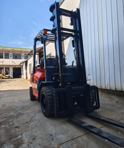 ขายรถยกโตโยต้ามือสอง ใช้แก๊ส LPG ยกสูง 4.0-4.5 เมตร 2 ระดับ พร้อม Side Shift รับน้ำหนัก 3 ตัน เครื่องยนต์แก๊สโพรเพนเหลว - Product Image 5