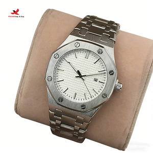 Montre-bracelet pour homme HQ Mixed Proc Discount en acier inoxydable, style business décontracté, cadran argenté avec affichage à quartz et calendrier - Product Image 1