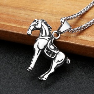 Collier pendentif Cheval du Zodiaque Chinois Yunnique en Acier Inoxydable pour Homme, Chaîne de Pull Tendance Style Viking, Cadeau - Product Image 2