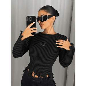 เสื้อสเวตเตอร์แขนราแกลนแบบดิสเทรสสีดำสำหรับผู้หญิง - Product Image 5