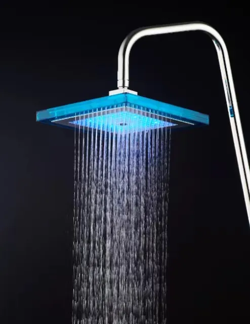 Bon carré lumières colorées Led changement haute pression et économie d'eau pluie frais généraux salle de bain pommeau de douche