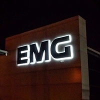 Enseigne LED 3D personnalisée pour les entreprises hôpitaux devanture de magasin extérieur lettres de canal éclairées logo avant arrière acrylique éclairé