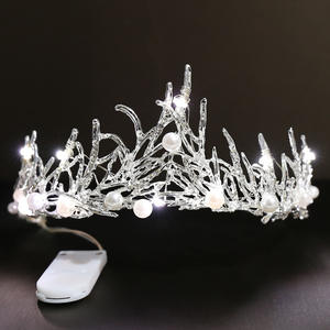 Accesorios para el Cabello con Luces LED, Corona Brillante de Aleación con Cristales de Estrás y Luz Intermitente para Fiestas de Cumpleaños - Product Image 4