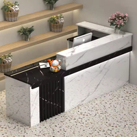 Comptoir de réception moderne et minimaliste en bois pour salon de beauté, spa, magasin, hôtel, école et hôpital