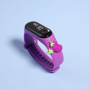 Fruit créatif, nouvelles montres bracelets électroniques colorées à LED les <span class=keywords><strong>moins</strong></span> chères en plastique TPE - Product Image 4